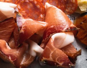 Speck italiano, um presunto tirolês com um delicioso sabor fumado