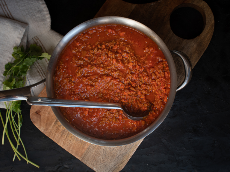 Receita italiana passo-a-passo de molho à bolonhesa: original, fácil e rápida