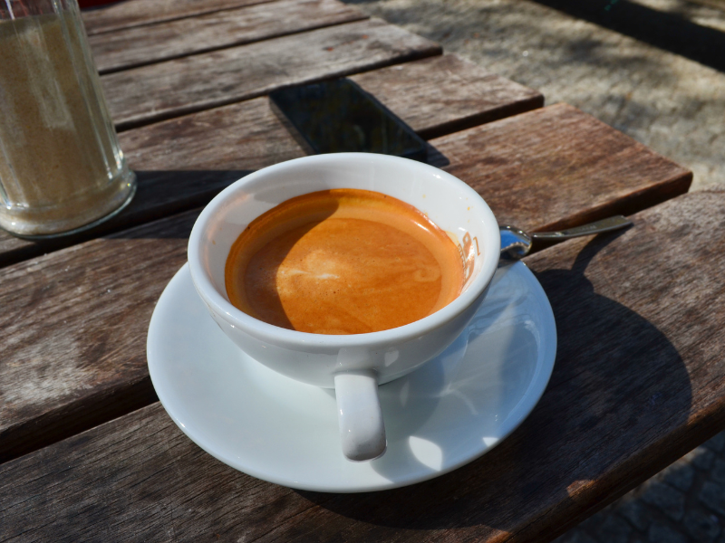 espresso doppio - ¿Conoces los 16 tipos de café que se toman en Italia?