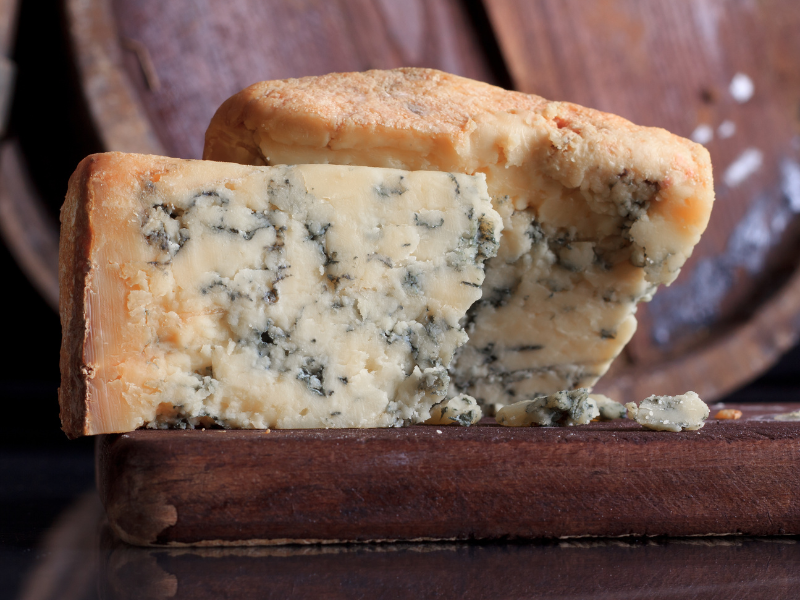 O que é o queijo gorgonzola? Origem, produção e qualidades