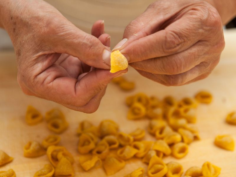 Tipos de massas italianas recheadas: nomes, acompanhamentos e fotos