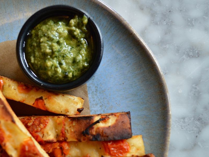 O que é o pesto? Benefícios e usos deste molho italiano